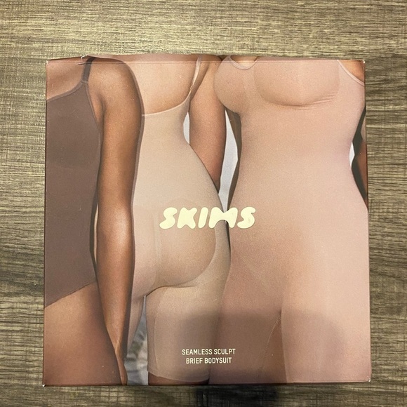 NEW - SKIMS Seamless Sculpt BRIEF BODYSUIT. XL. CLASSIC SHADES: OCHRE - Picture 3 of 5